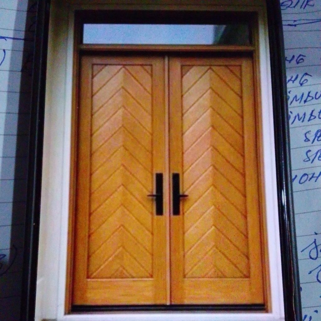 dua pintu dan dua jendela plus kusennya lengkap