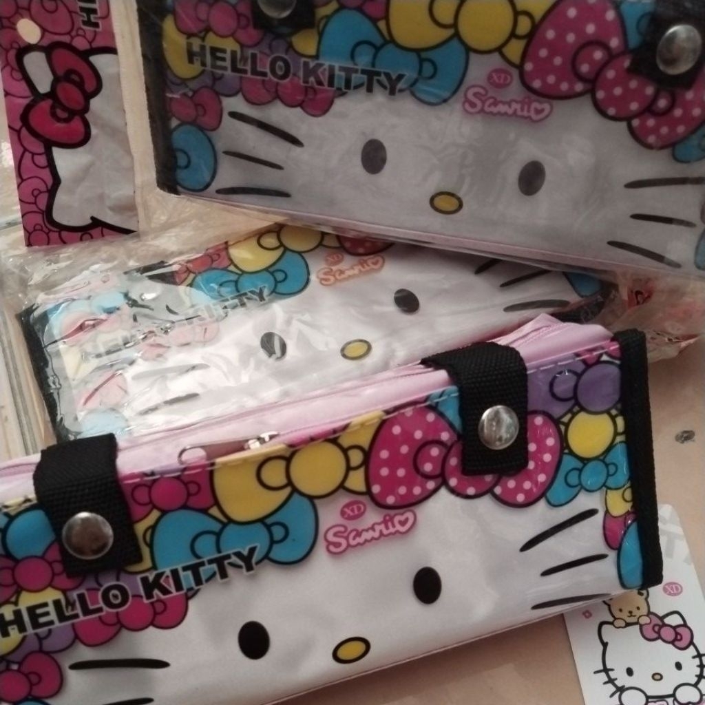 

Tepak Kain Hello Kitty