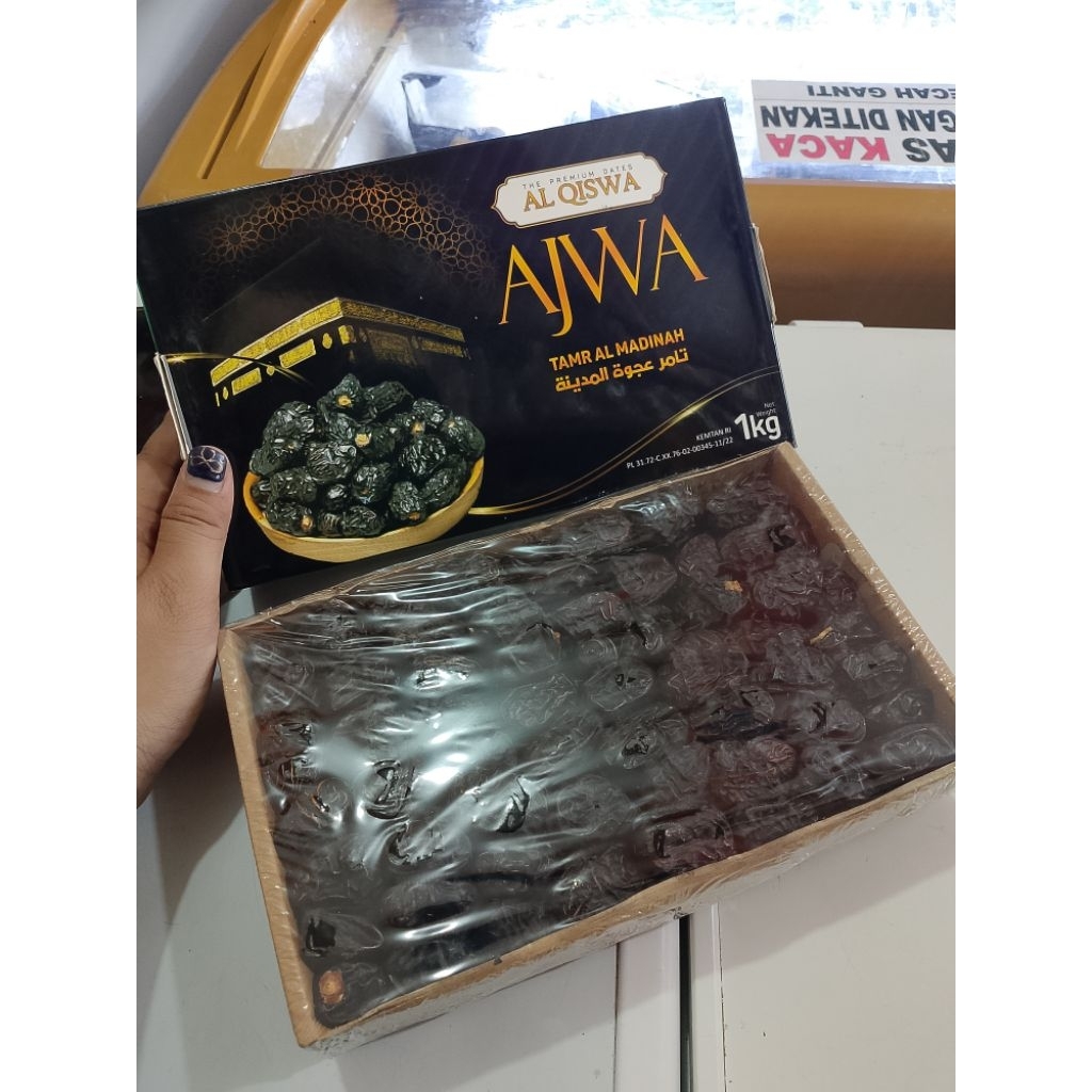 

kurma ajwa box premium