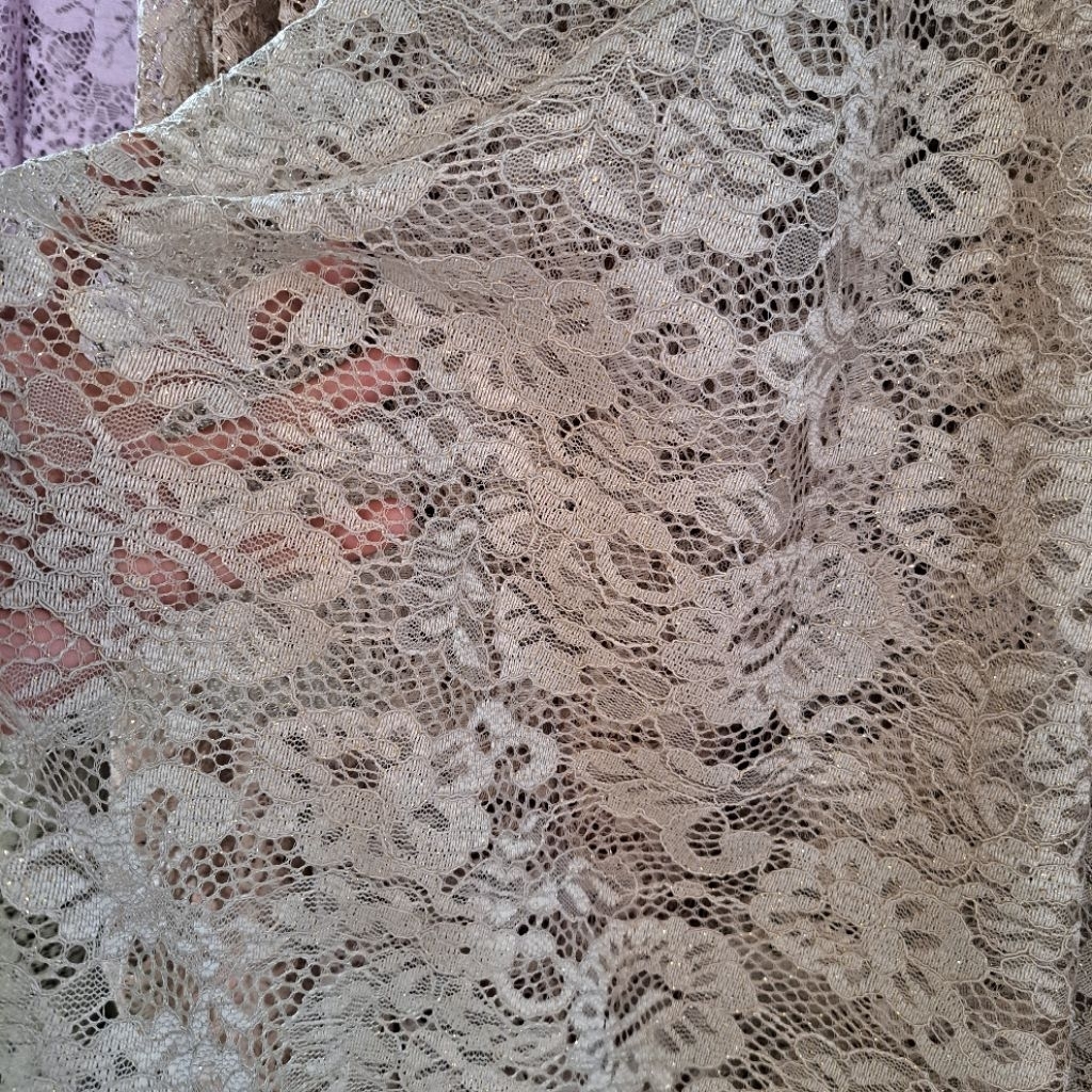 kain bahan brokat | kain brokat lace | kain brokat semi prada | kain brokat gliter antik | brokat la