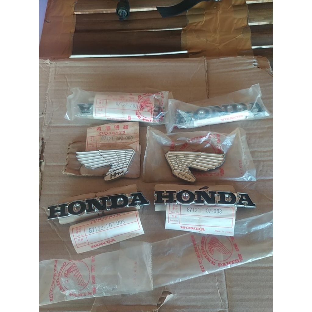 emblem tangki cb100 k0/k1/k2 original