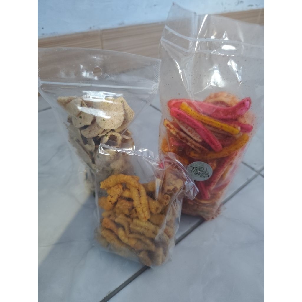 

basreng, usus ayam kering dan kentang goreng