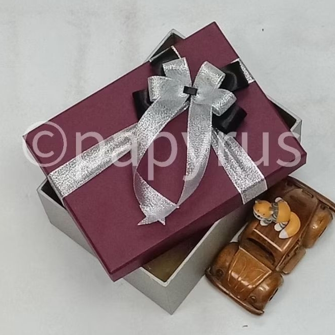 

PAPYRUS Kombinasi 15x20 Tinggi 5cm Kotak Kado Gift Box Hadiah V1