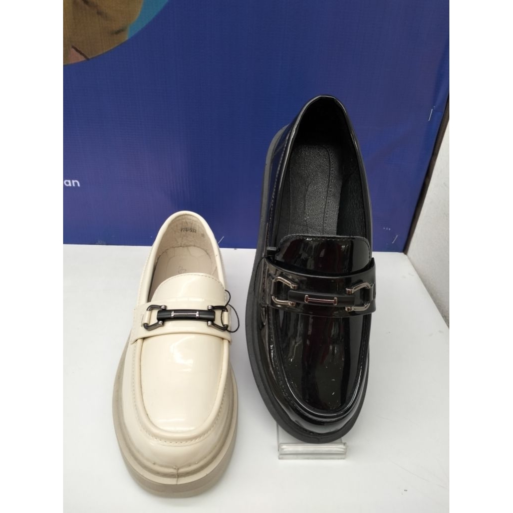 SEPATU DOCMART WANITA ST MORITZ