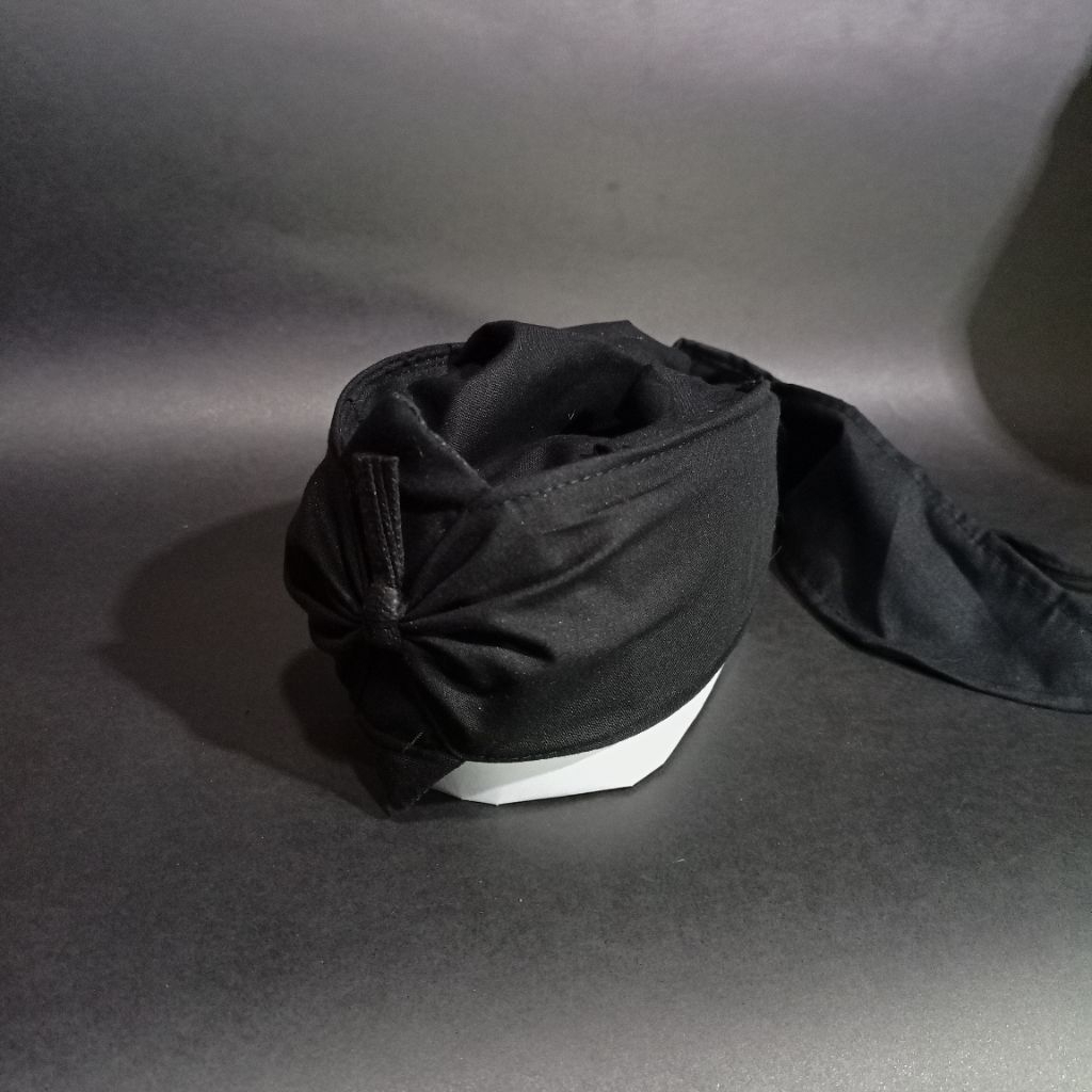 Udeng ikat sunda hitam polos / putih polos