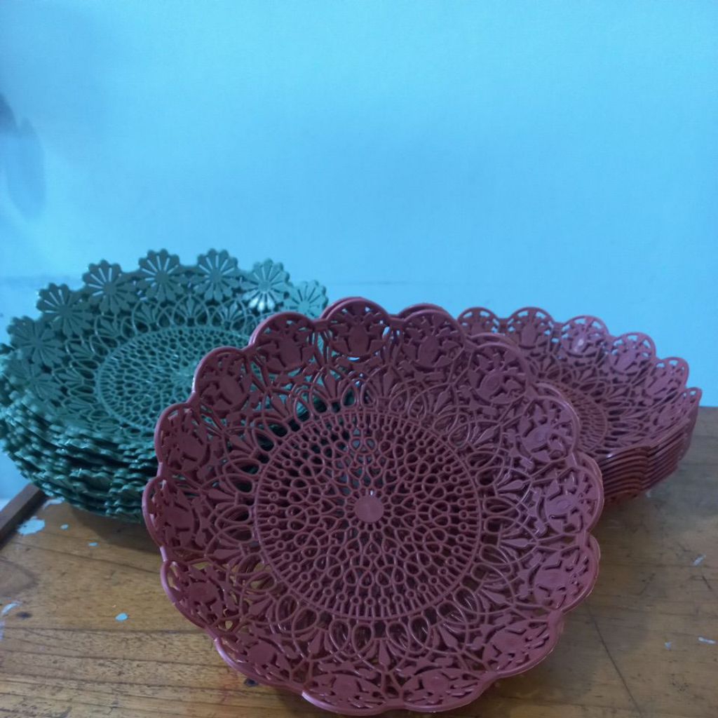 piring plastik tempat makanan