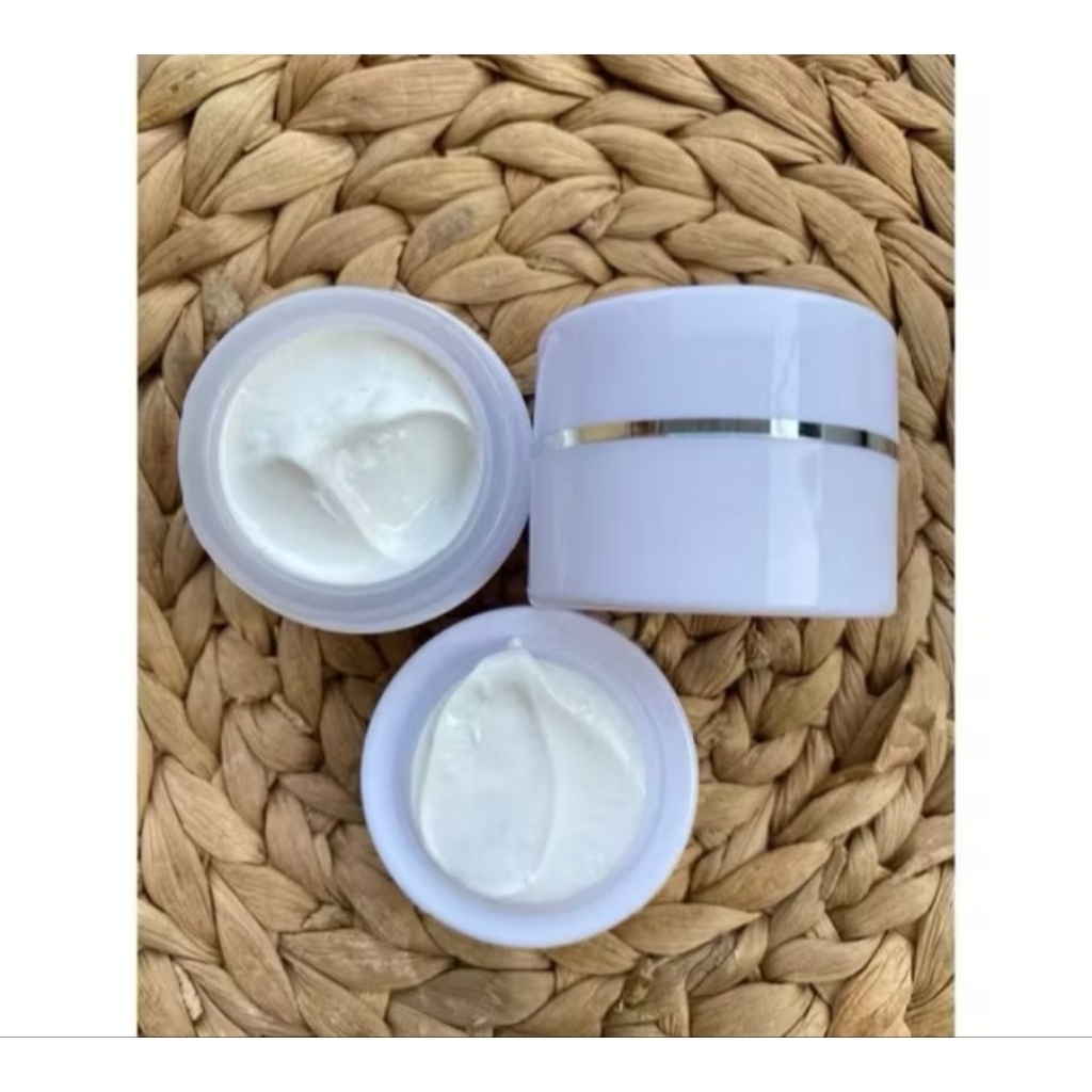 Crem malam pemutih / flek tebal / pencerah dan efek glowing
