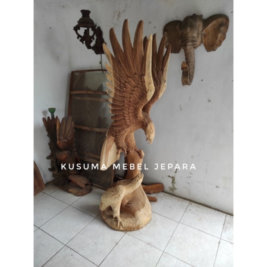 Patung Burung Elang Rajawali Kayu Trembesi Utuh Ukiran Jepara Untuk Dekorasi Rumah Mewah - Diameter 