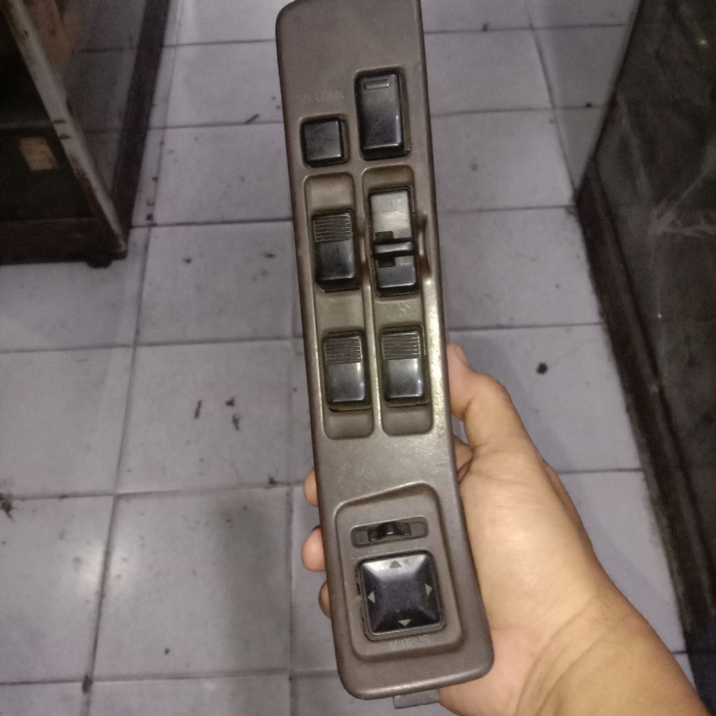 SAKLAR POWER WINDOW TOYOTA CROWN ROYAL SALON ORIGINAL