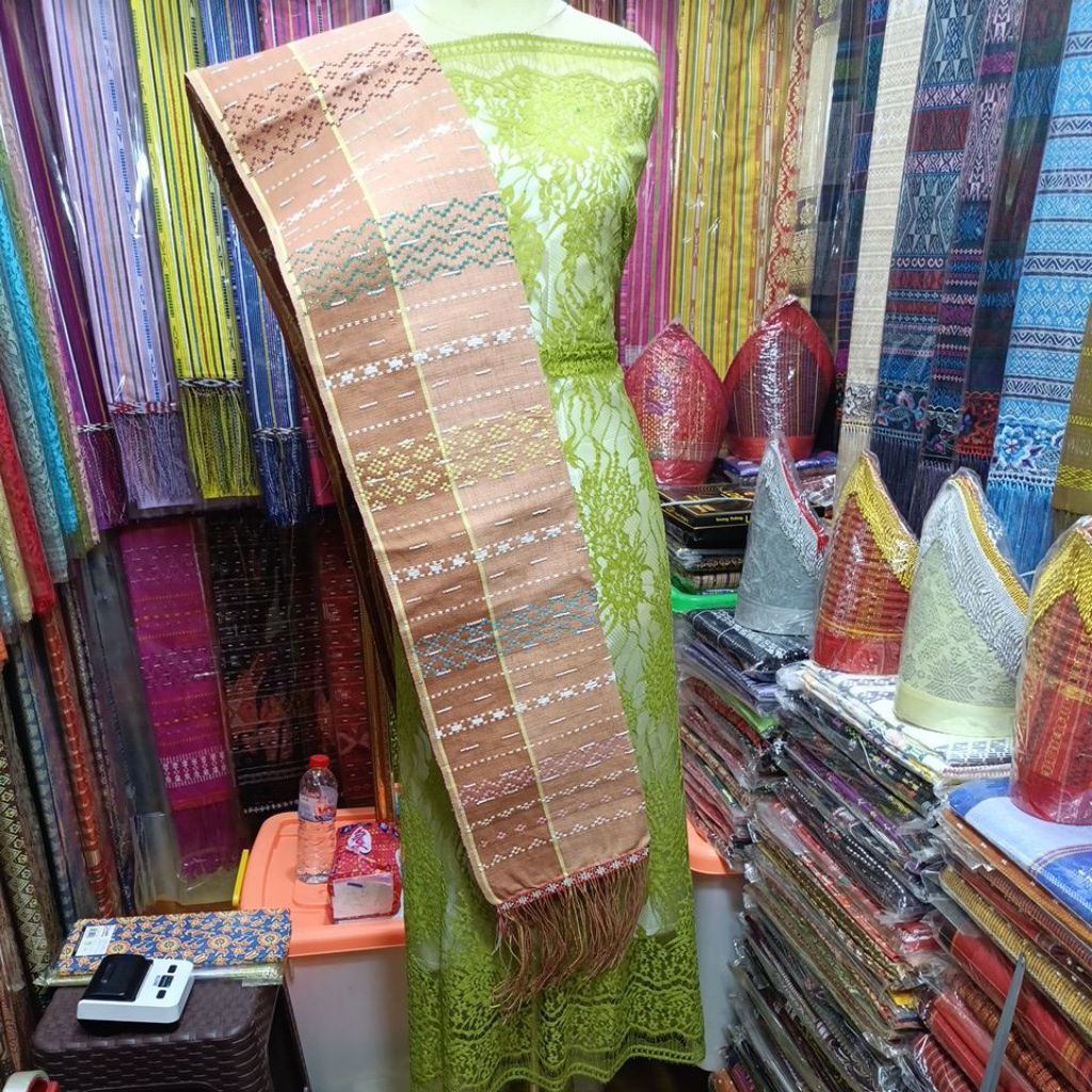 Hande Hande Ulos Sadum Tenun +Ulos Sadum Selendang