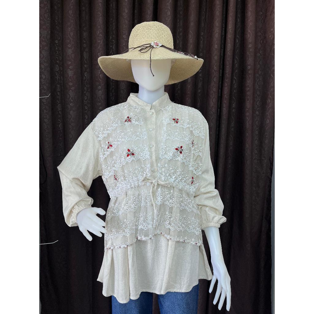 Blouse Longgar Dengan Aksen Renda Payet