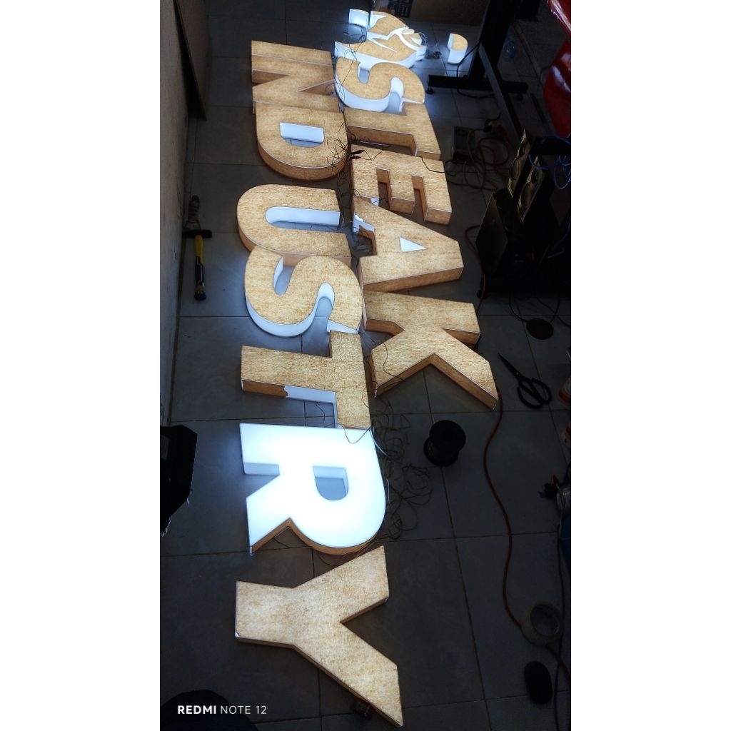 Letter Timbul Nyala | Huruf Akrilik LED Huruf Nyala | Huruf Letter Nyala