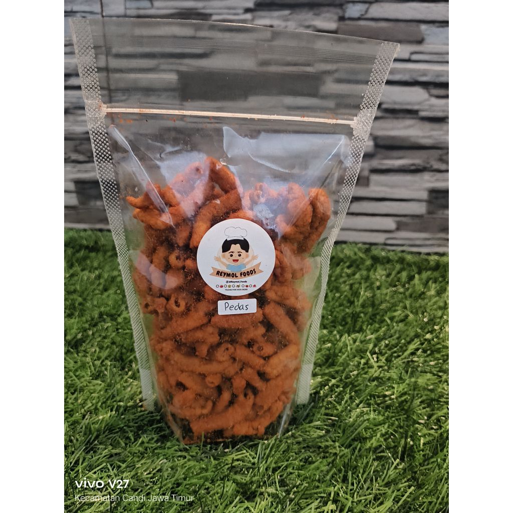 

Kripik Usus dengan varian Rasa Daun Jeruk Pedas