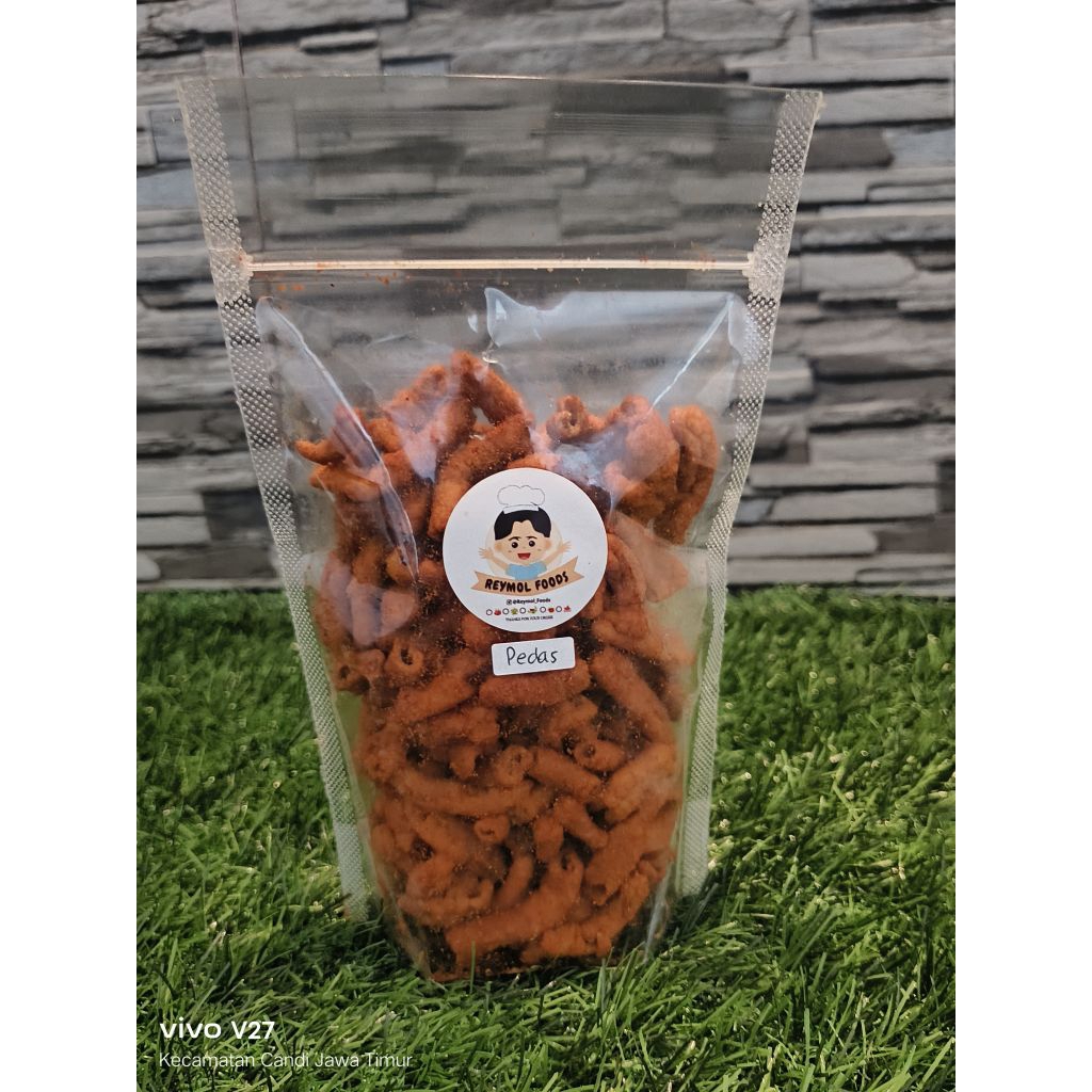 

Kripik Usus dengan varian Rasa Pedas