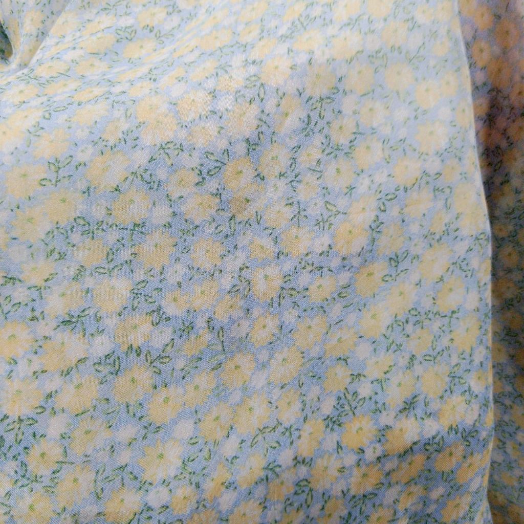 Kain Sifon Motif Bunga Daisy Lembut – Bahan Ringan, (Harga Kain Per½ Meter)