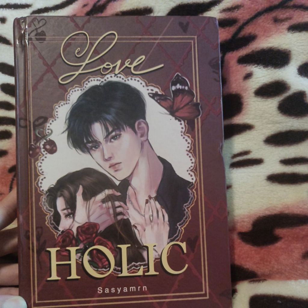 Preloved Novel HC Loveholic by Sasyamrn