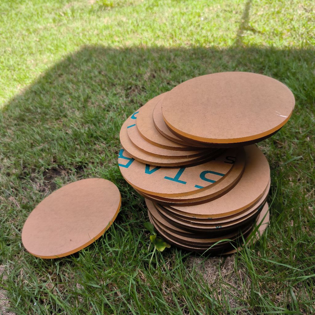 

akrilik lingkaran diameter 14 cm , tebal 5mm