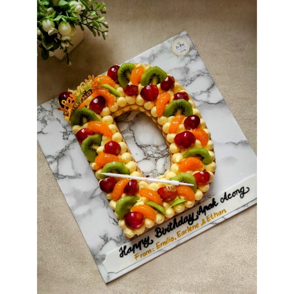 

Monogram Pie Huruf/ Kue Ulang Tahun/ Hampers Ulang Tahun