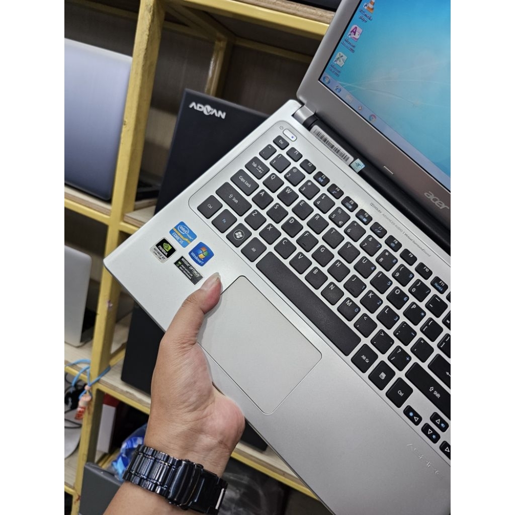 Laptop Acer V5-471 intel core i5 Ram 4GB Hardisk 500GB Nvidia 1GB Dual VGA Kondisi bagus masih segel