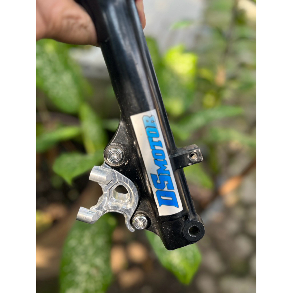 breket braket dudukan kaliper KTM mini 2P 81 8.1 accosato pnp untuk mio 5TL sporty disc piringan cak