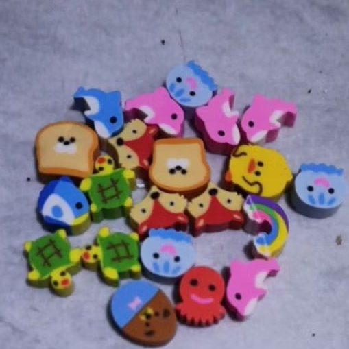 

penghapus kecil karakter lucu harga untu 1 lusin atau 12 pc