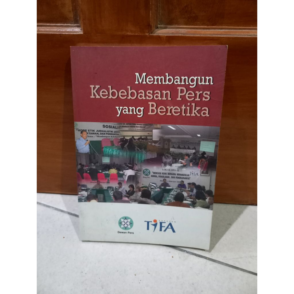 buku membangun kebebasan pers yang beretika