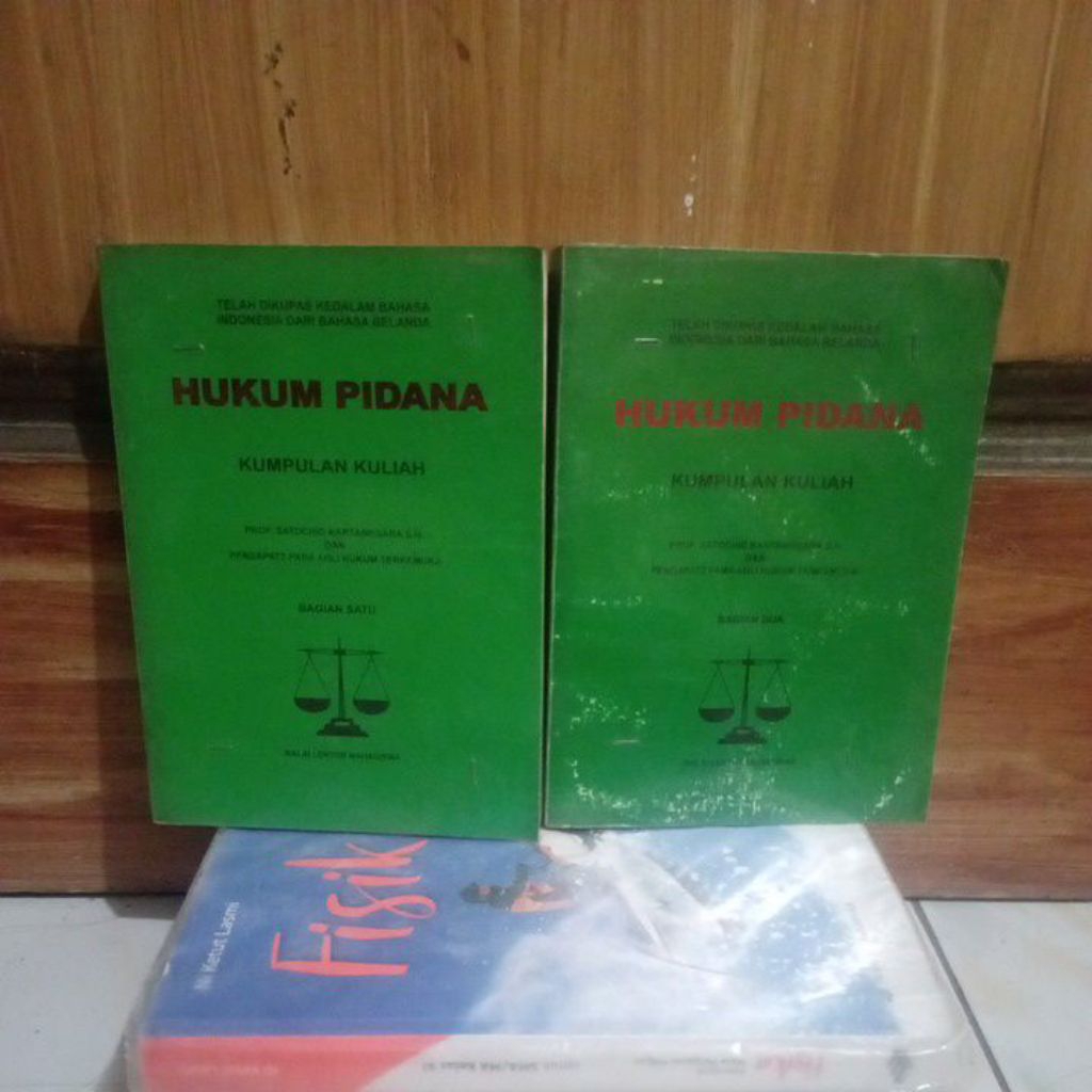 buku bekas; Hukum Pidana Kumpulan Kuliah oleh Prof Satochid Kartanegara & Pendapat para Ahli hukum b