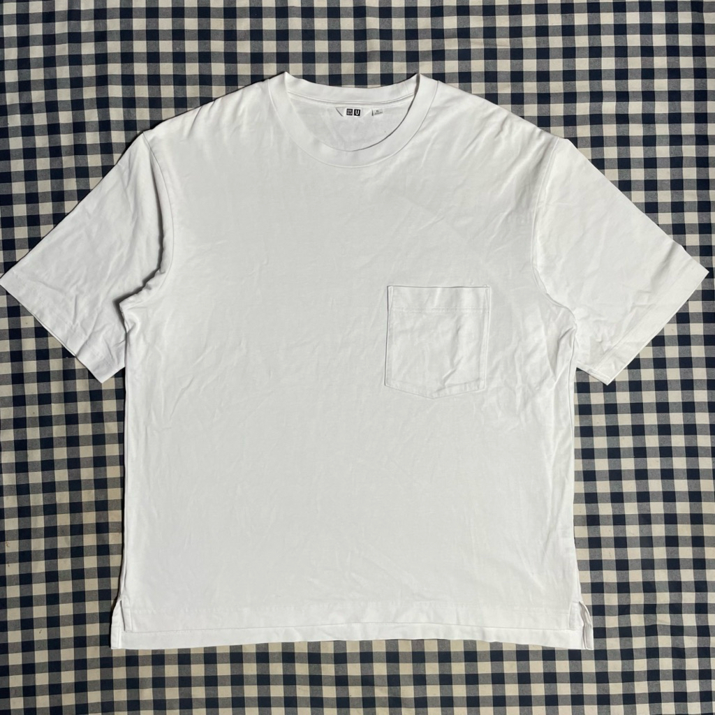 T-Shirt / Baju Kaos Basic with pocket UNIQLO U size XL oversized warna putih