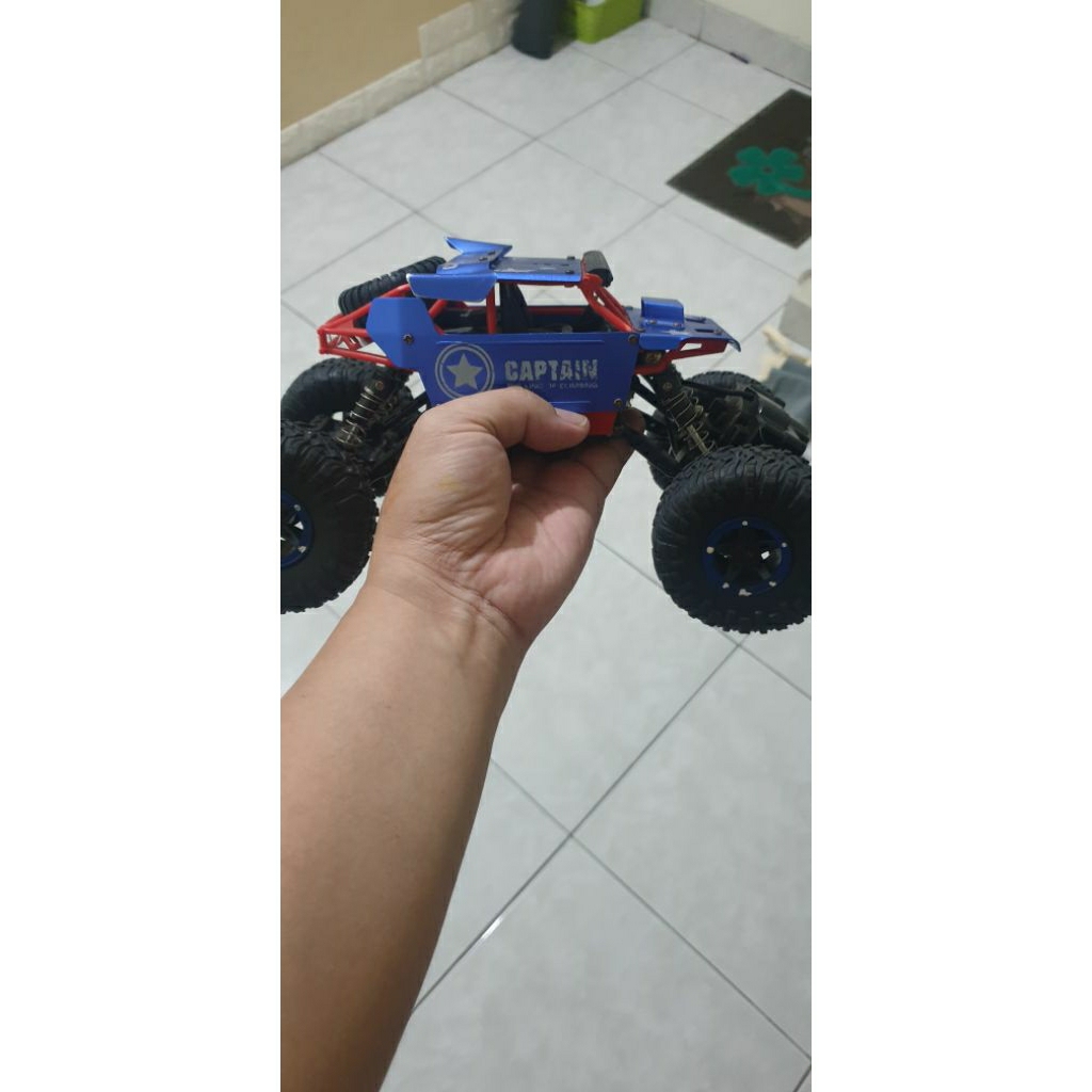 Dijual monster truck mantan RC, lumayan besar, kondisi apa adanya action figure