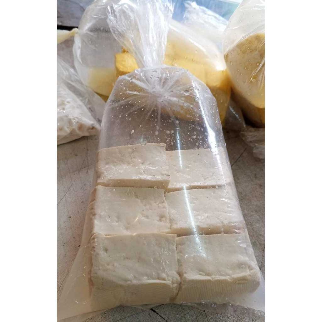 

Tahu Mentah Putih Siap Digoreng