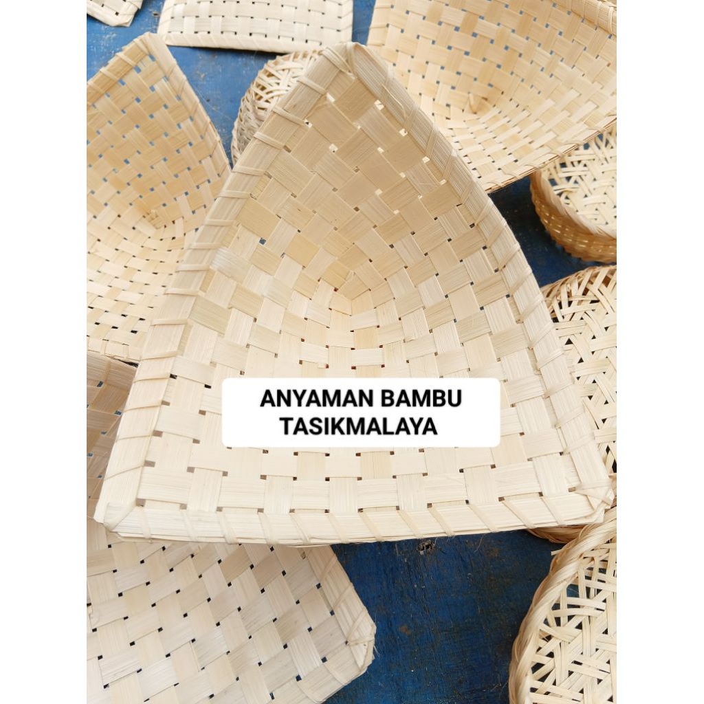 piring pincuk dengan kaki piring pincuk anyaman bambu piring bambu