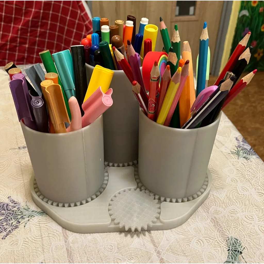 

Geared Pencil Holder 360° PLA 3D Print | Dudukan Alat Tulis Modular | Organizer Meja Estetik & Fungsional