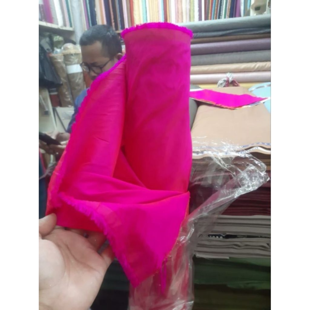 Bahan tafeta douff atau tafeta silk kain tafata doff ready
