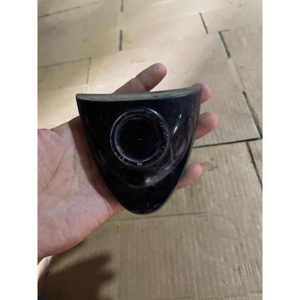 Emblem F1zr, Vega Lama bekas