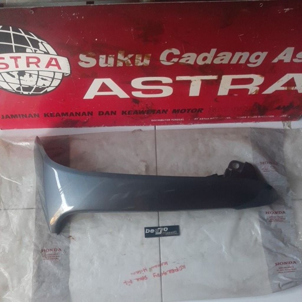 cover sayap luar legsil legshield luar kiri grey HONDA SUPRA X 100 LD SUPRA XX LAMA ORI ORIGINAL AHM