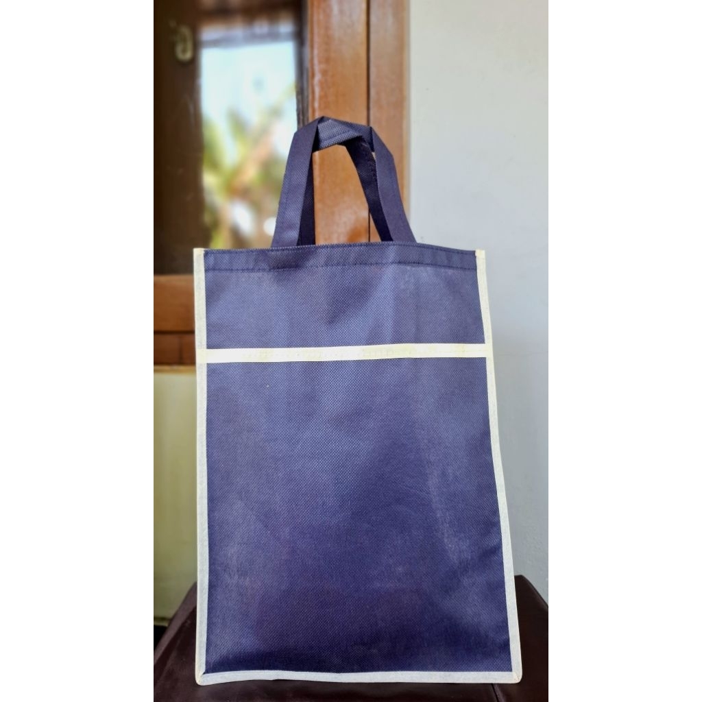 

TAS HAJATAN SPUNBOND NEW WARNA, BAHAN TEBAL DAN KAKU DENGAN WARNA YANG SENADA MENAMBAH KESAN ELEGAN,