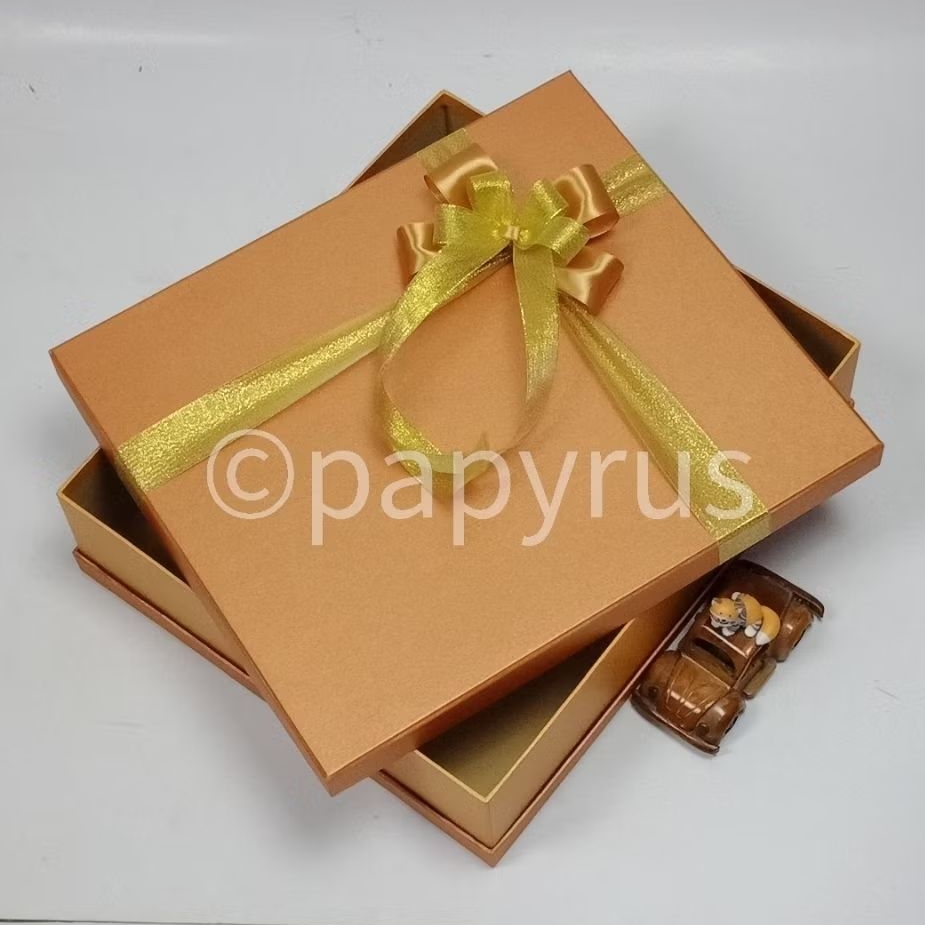 

PAPYRUS Sandwich 35x40 Tinggi 8cm Kotak Kado Gift Box V3