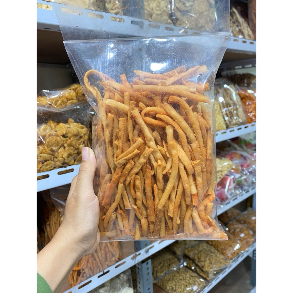 

Stik Bawang Balado 250gr renyah tidak keras Cemilan snack samarinda kalimantan timur