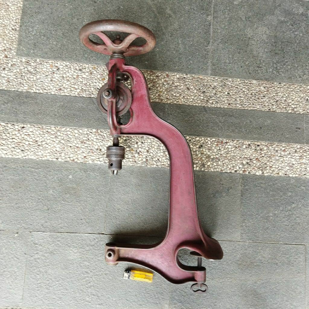 Pajangan Vintage Sparepart Bor Kuno Besi Tua