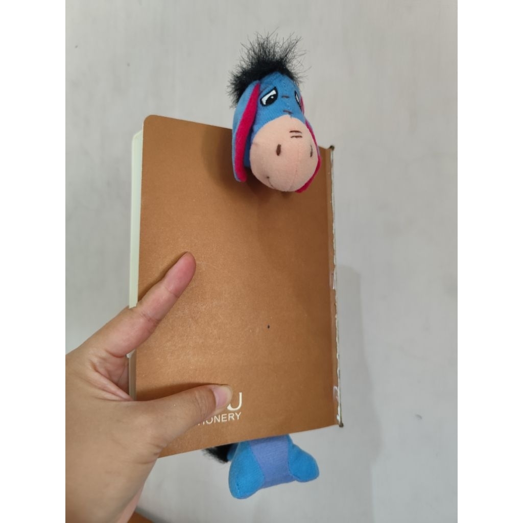 

Vinetoys Boneka Pembatas Buku Prelove Eeyore Biru WinnieThe Pooh