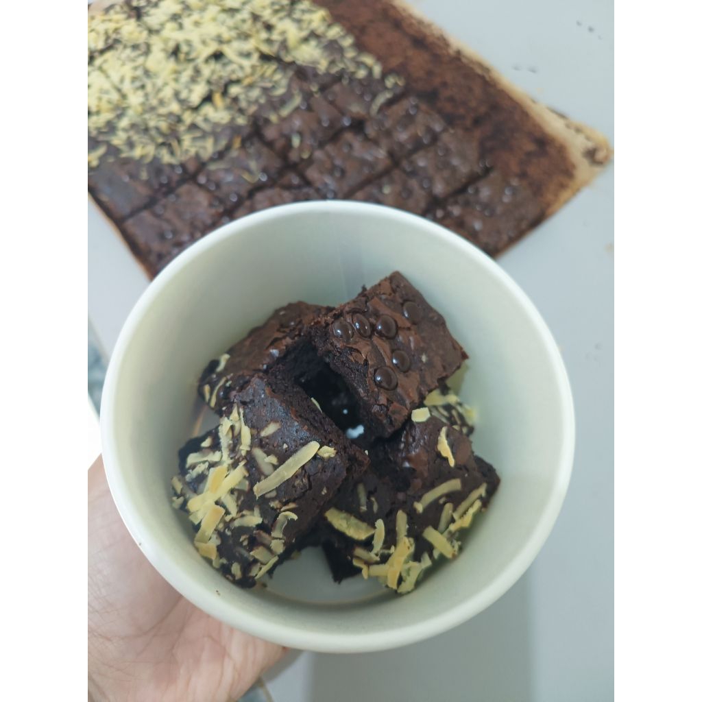 

FUDGY BROWNIE (BACA DESKRIPSI)