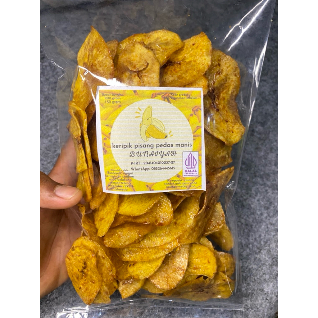 

keripik pisang tanduk dengan rasa pedas manis,coklat lumer dan original(asin)