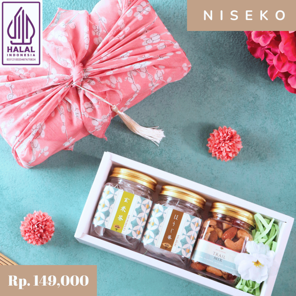 

Hampers - Japanese Tea + Trail Mix Set [NISEKO] | Gift Kado Wedding Christmas Hamper Parcel Parsel Ramadahn Lebaran Idul Fitri Ramadan Imlek CNY Hojicha Genmaicha Nuts Raisin Kismis Walnut Almond Cashew Natal | Dapur Oishi