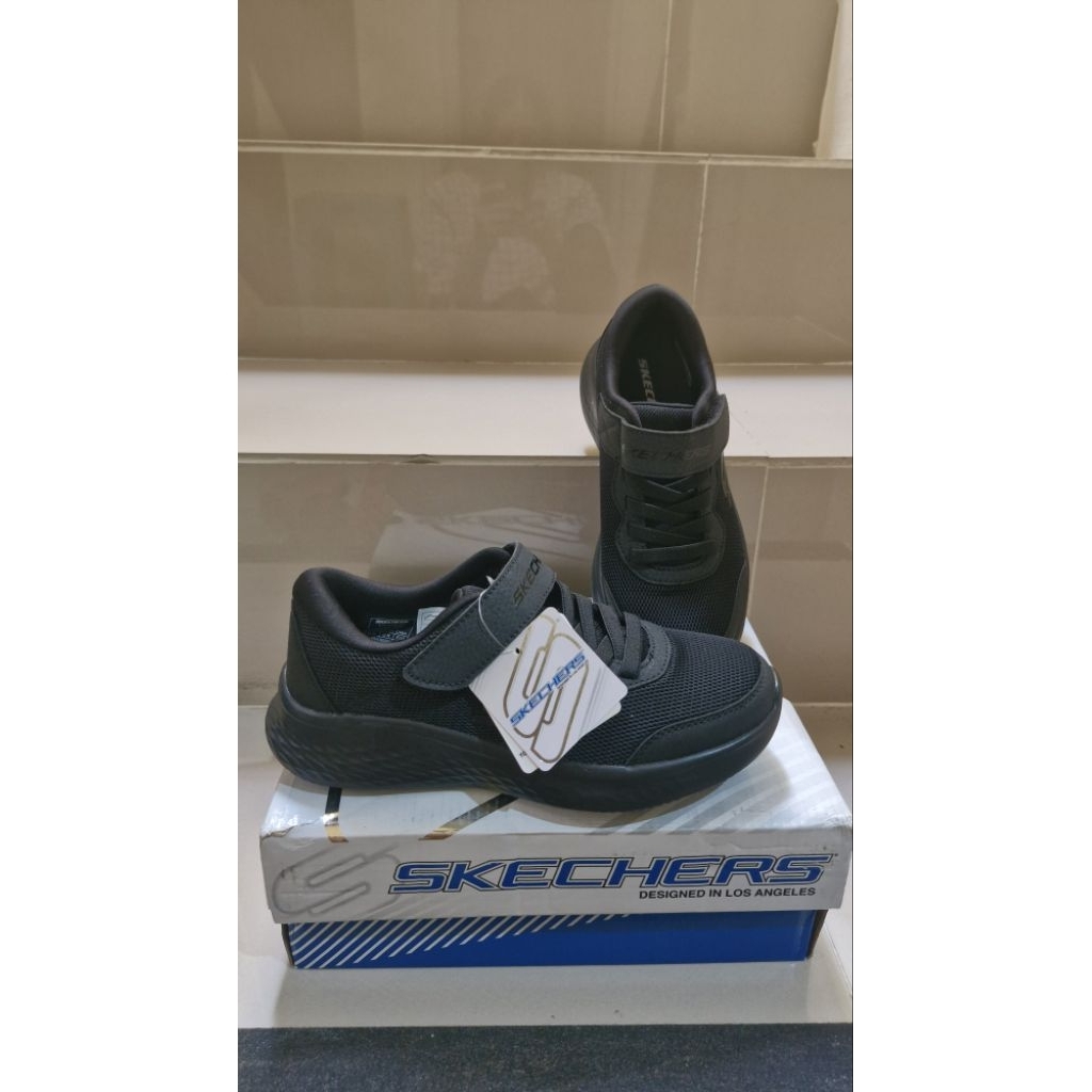 Sepatu Skechers Hitam Polos