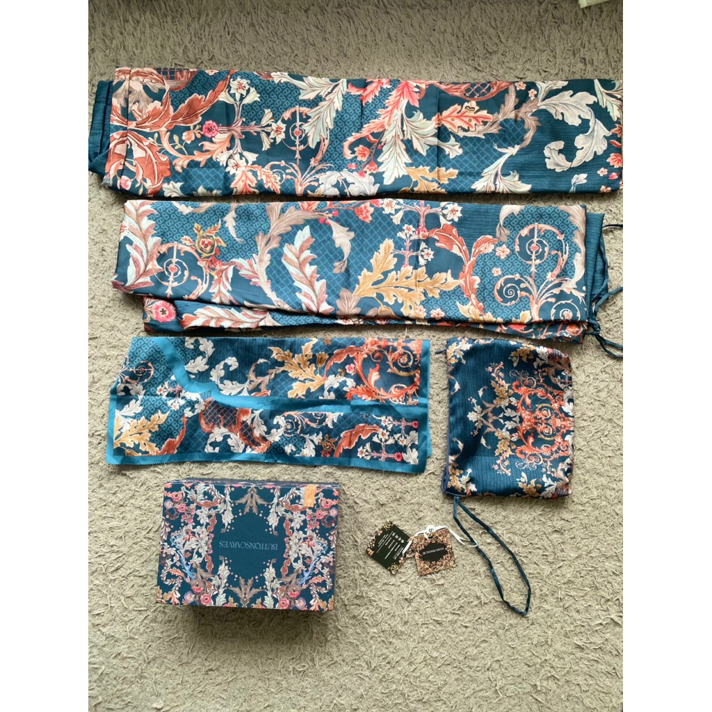 Buttonscarves - Royale - Grandeur Prayer Robe - Prussian