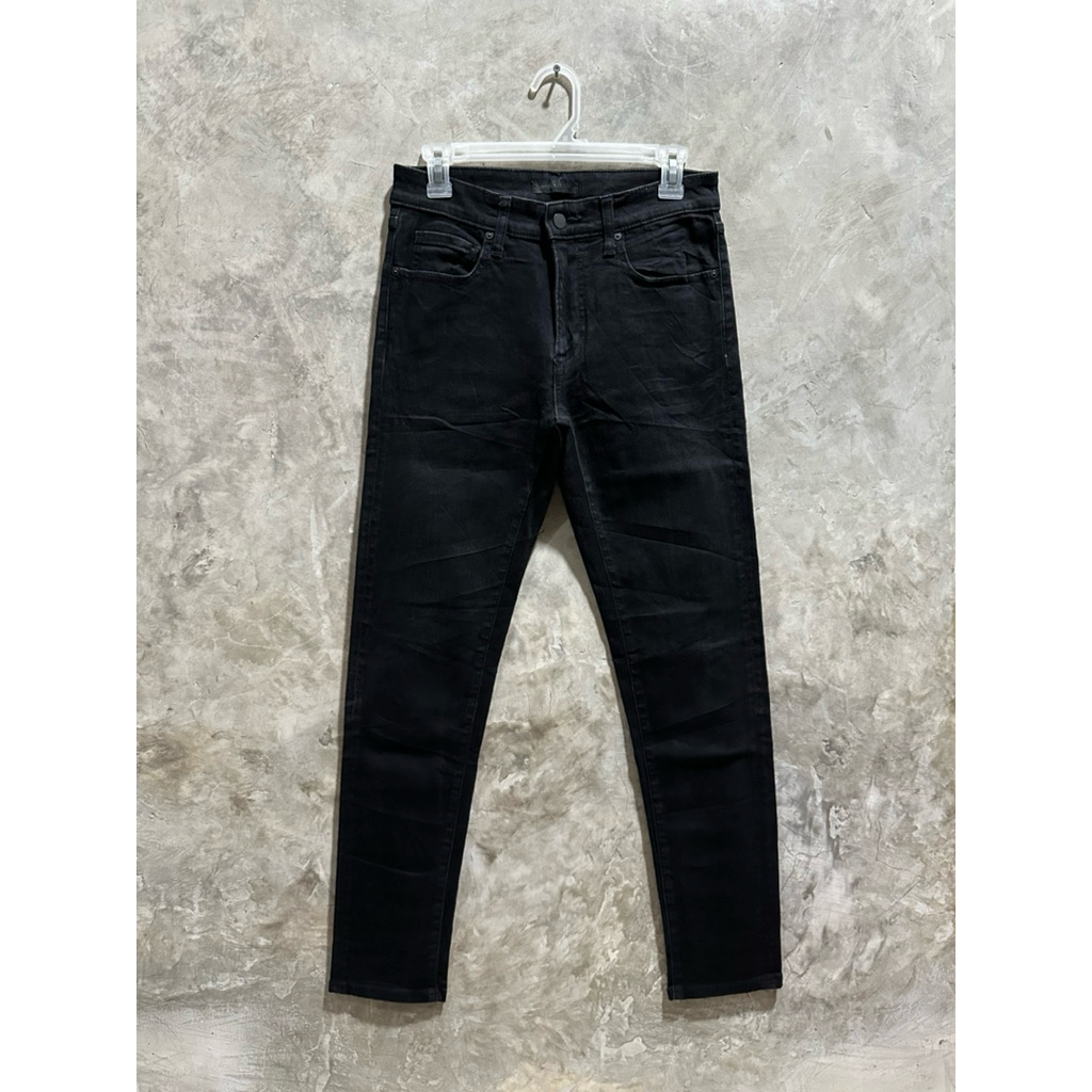 Uniqlo Jeans Hitam Skinny - 29