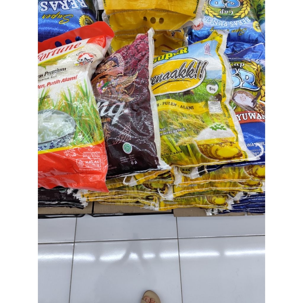 

Beras Banyuwangi SB biru,ueenaak, kecombrang,menik 5 kg/sak