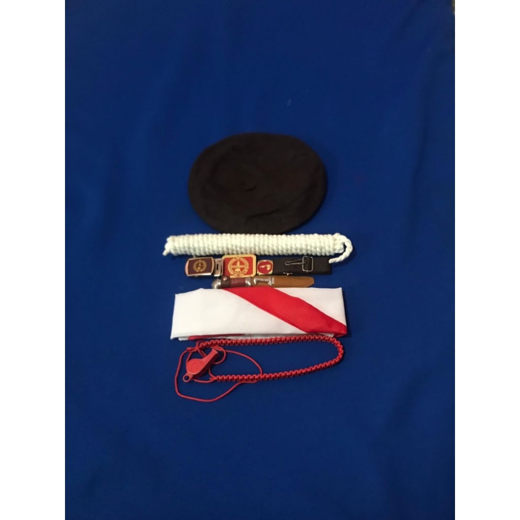 peralatan pramuka SD untuk cowok lengkap satu set lengkap peralatan Pramuka SD untuk cowok atribut p