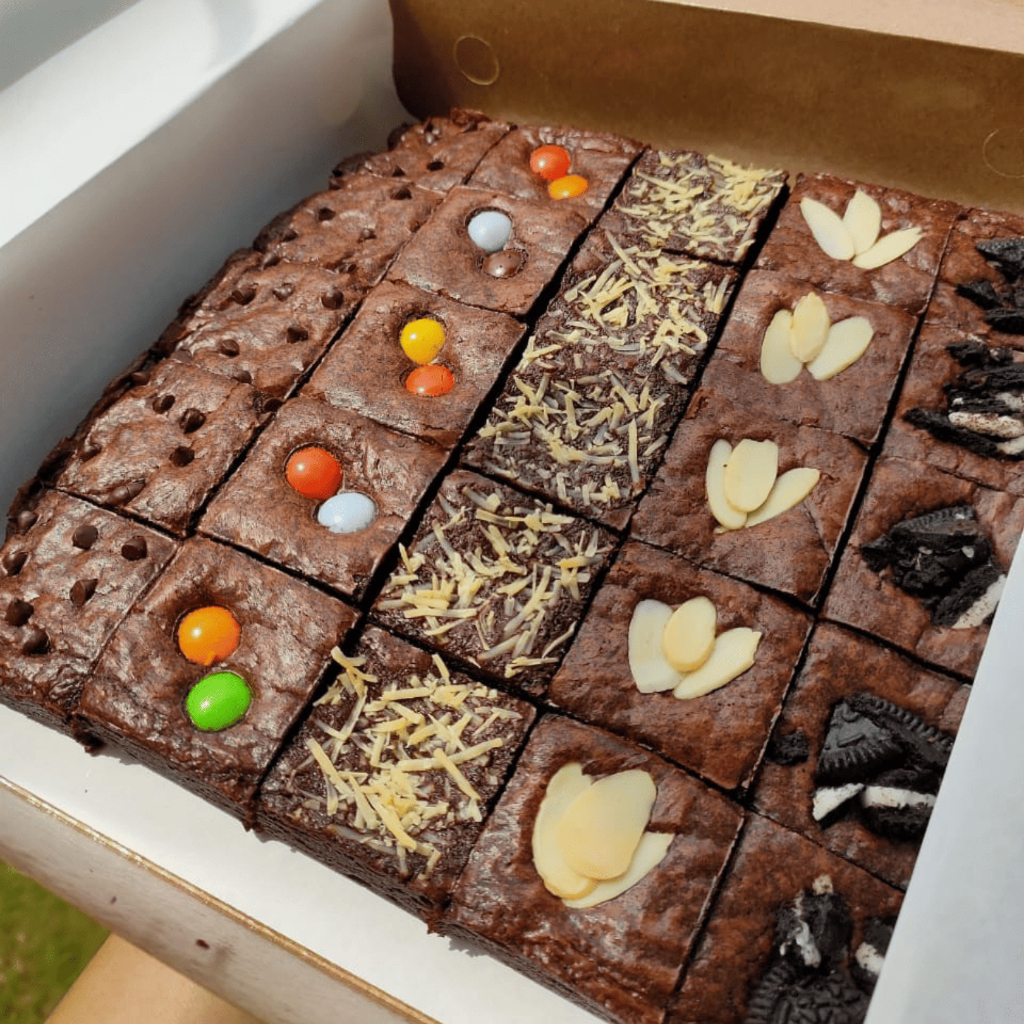 

BROWNIES 20x20 CM ISI 25 PCS [Pre-Order]