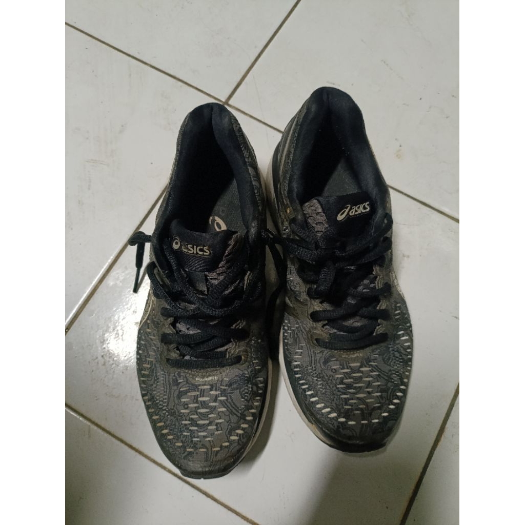 sepatu asics gel kayano